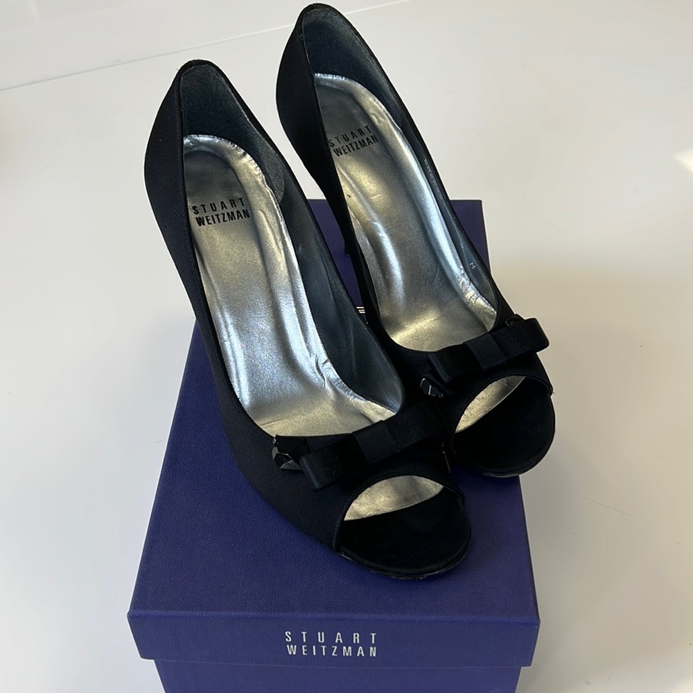Stuart Weitzman made in Spain black peep toes heels SZ 8